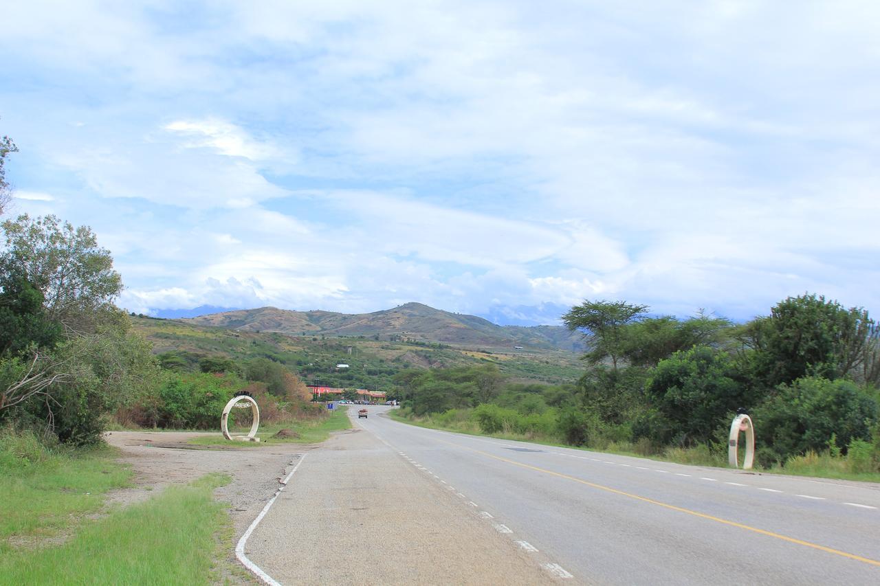 Wild Tracks Overland Camp Kasese Dış mekan fotoğraf